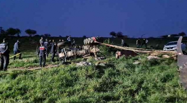İzmir'de devrilen traktörün altında kalan karı-koca hayatını kaybetti