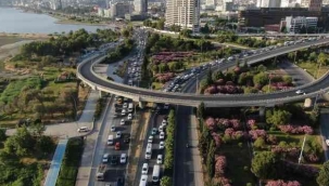 İzmir'de trafiğe kayıtlı araç sayısı arttı