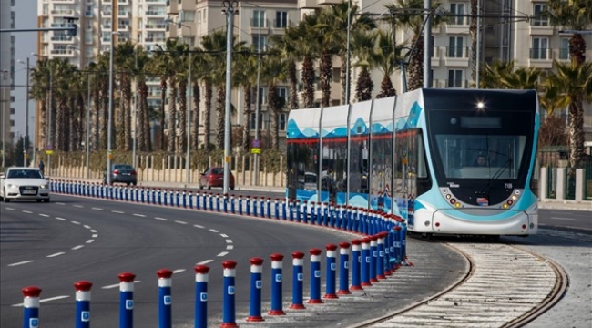 İzmir toplu ulaşıma döndü