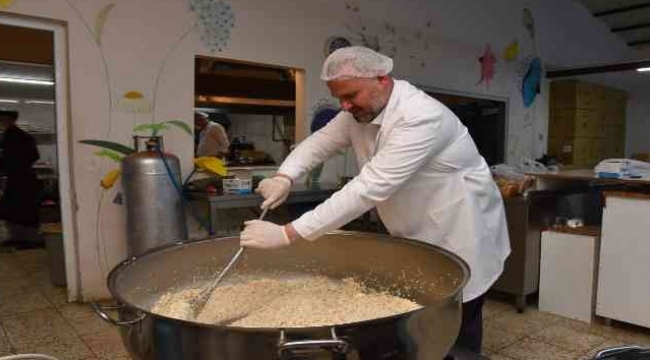 Menemen'de iftarlıklar Başkan Pehlivan'dan