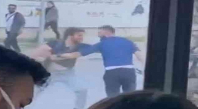 Otobüs şoförü ile taksicinin kavgasını ayırmak isteyen vatandaş bıçaklandı