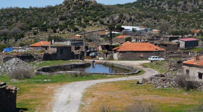 Terk edilen köy yapımcıların gözdesi oldu