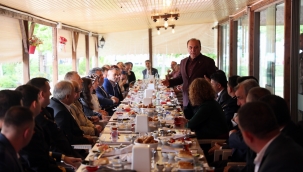 Aliağa'da Mülki Erkan ve Vatandaşlar Engelsiz Kafe'de Bayramlaştı