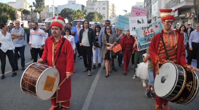 Aliağa'da onlarca kişi Engelliler Haftasında farkındalık için yürüdü