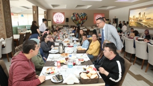 Anneler belediyenin verdiği kahvaltıda buluştu