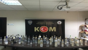 Foca'da sahte içki servisi yapan eğlence mekanına polisten baskın