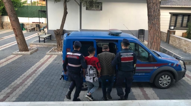 İzmir de 2 ilçede hırsızlık yapan 9 kişi yakalandı