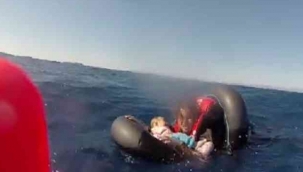 Kucağındaki bebekle Sahil Güvenlik tarafından kurtarıldı