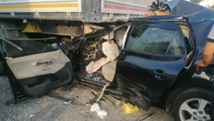 Araç içerisinde sıkışan yaralı sürücüyü  itfaiye kurtardı