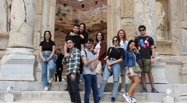 Gençler İzmir'i gezdi