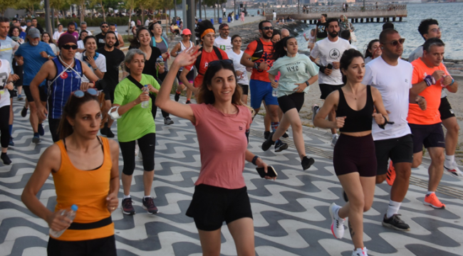 İzmirliler 21 Haziran En Kısa Gece Eğlence Koşusu'nda buluştu