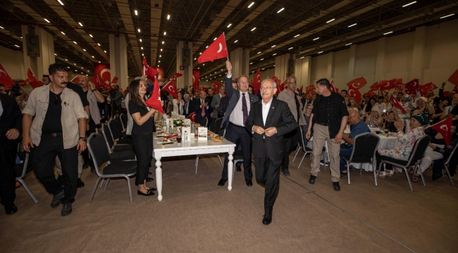 Kılıçdaroğlu İzmir'de Balkan ve Rumeli göçmenleriyle buluştu
