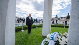 Başkan Soyer "Bilge Kral" İzzetbegoviç'in kabrini ziyaret etti 