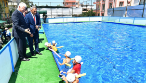 Beydağlı çocukların yüzme sevinci