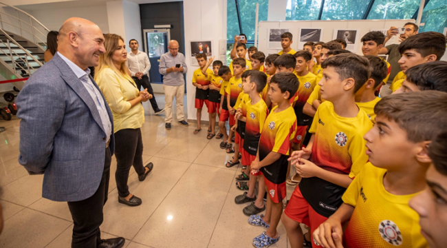 ​Mardinli çocuklar Başkan Soyer'i ziyaret etti