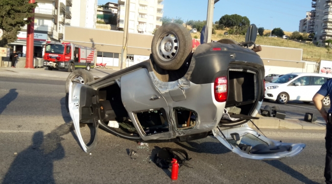 Otomobil, trafik lambasına çarparak takla attı: 1 Kişi hafif yaralı