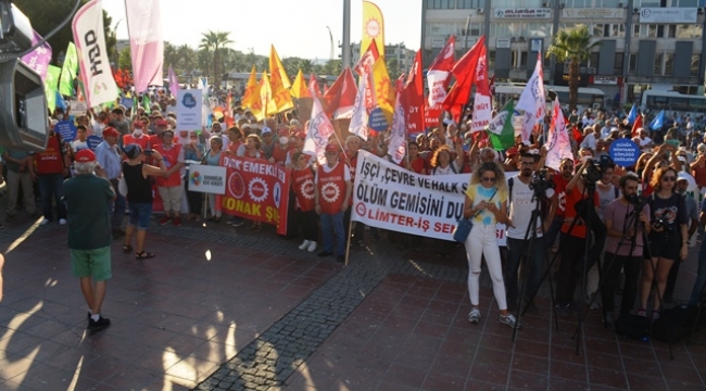 Aliağa'da asbestli gemi mitingi yapıldı: "O Gemileri Yakarız, Yaklaştırmayız!"