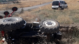 Aliağa 'da Traktör ile hafif ticari araç çarpıştı: 1 yaralı