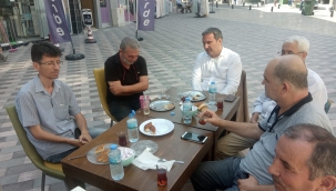 ALİAĞA DEMOKRAT PARTİ BASINA KAHVALTI DÜZENLEDİ