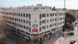 Deprem nedeniyle boşaltılan Bergama Belediye binası için karar, bu ay sonunda verilecek
