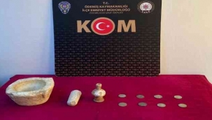 İzmir'de bir eve tarihi eser baskını