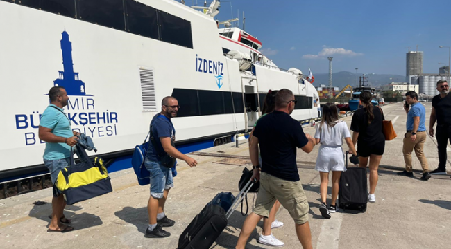 Midillili turistler hafta sonu için İzmir'i seçti