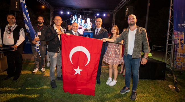 "Bugün belediye başkanı olarak değil Arnavut Mustafa Çavuş'un torunu olarak aranızdayım"