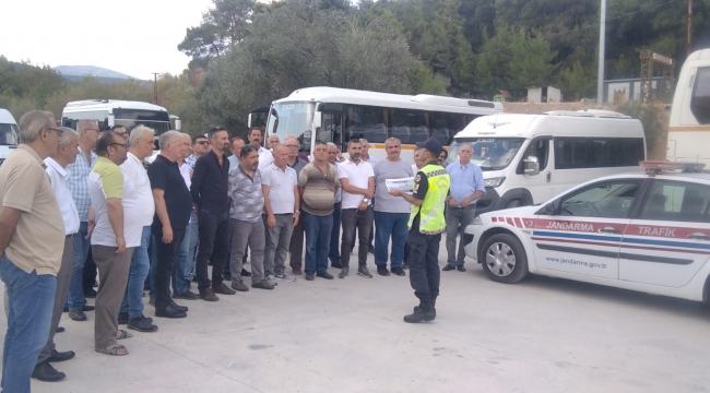 İzmir'de jandarmadan servis şoförleri ve rehber personele eğitim