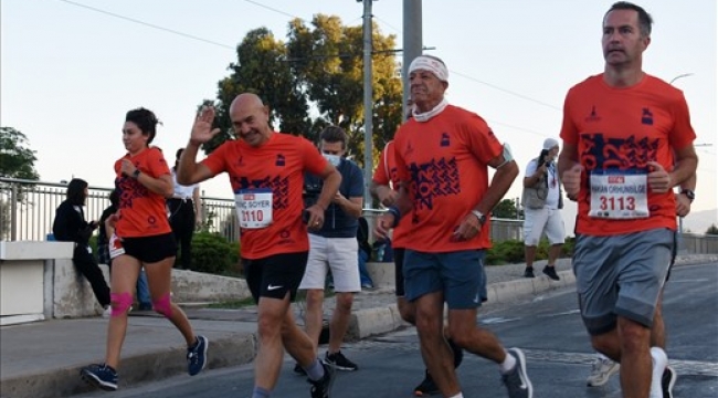 Kurtuluşun 100. yılında İzmir Maratonu'na rekor başvuru