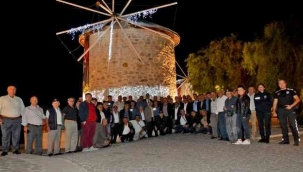 Menemen Emniyet Müdürü Gürcan Alev, muhtar ve gazilere Çeşme'yi gezdirdi