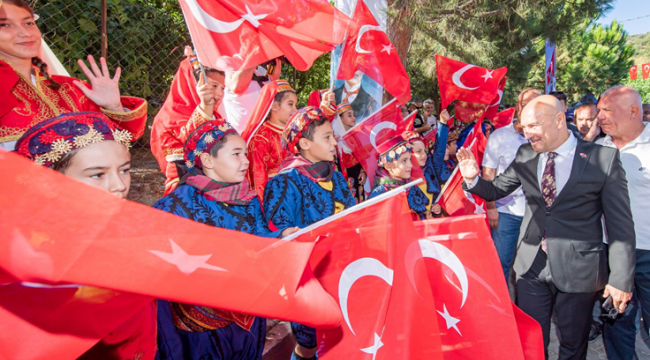 Zafer yolu kafilesi 100 yıl önceki gibi Kemalpaşa'da