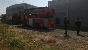 Aliağa Bir Fabrikadaki Küçük Çaplı Yangın Korkuttu