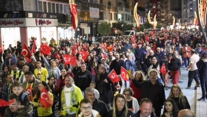 Aliağa Cumhuriyet Bayramı'nı İzel-Çelik-Ercan İle Kutladı
