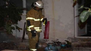 Aliağa'da 2 katlı binadaki patlamada yaralanan 3 kişinin tedavileri devam ediyor.