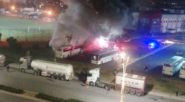 Aliağa 'da servis otobüsü alev alev yandı