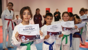 Aliağalı Minik Yüzücü ve Taekwondoculara Başarı Belgesi