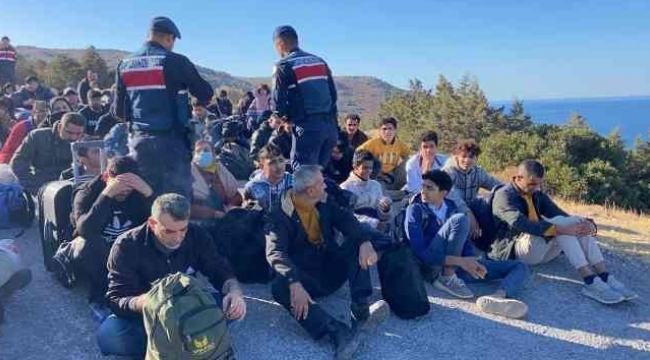 İzmir'de 107 düzensiz göçmen ve 11 organizatör yakalandı