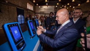 İzmir'de ditijal ulaşım kartı dönemi