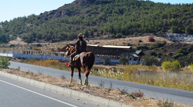 Aliağa'dan bir atlı geçti