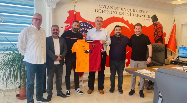 Aliağa Galatasaraylılardan Emniyet Müdürüne Forma 