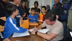 Futbol kitabı imza töreni Aliağa Spor Camiasını buluşturdu