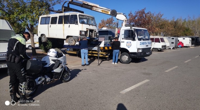 İnciraltı Kent Ormanı'ndaki karavanlar kaldırıldı 