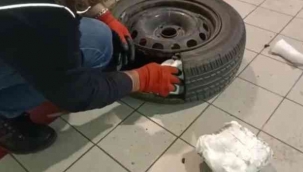 İzmir'de aracın stepnesinden yaklaşık 6,5 kilo uyuşturucu madde ele geçirildi