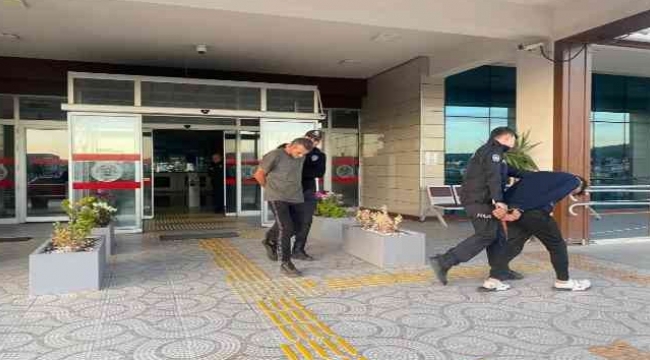 İzmir'de baz istasyonundan aküleri çalan hırsızlara suçüstü