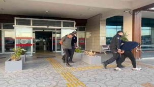 İzmir'de baz istasyonundan aküleri çalan hırsızlara suçüstü