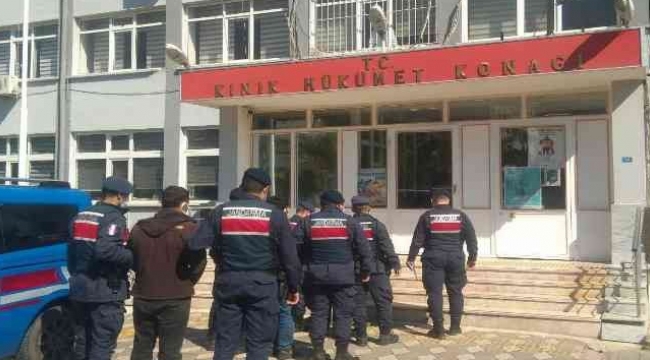 İzmir'de firari 17 suçlu yakalanarak tutuklandı
