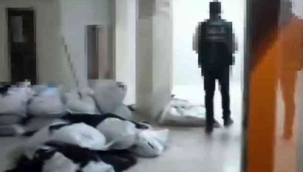 İzmir'de unlu mamüller deposunda uyuşturucu ticareti, polis takibinden kaçamadı