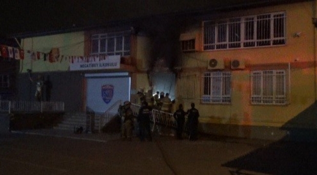 İzmir'de ilkokulda yangın büyümeden söndürüldü