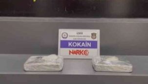 İzmir'e yolcu otobüsü ile 2 kilogram kokain getiren zehir taciri kadın yakayı ele verdi