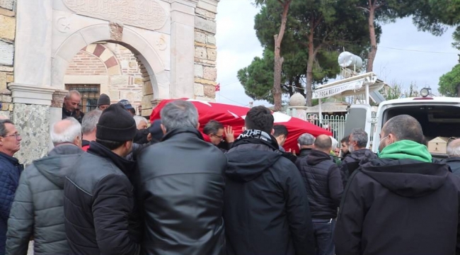 Vefat Eden Foça Eski Belediye Başkanı Ali İlcan Toprağa Verildi